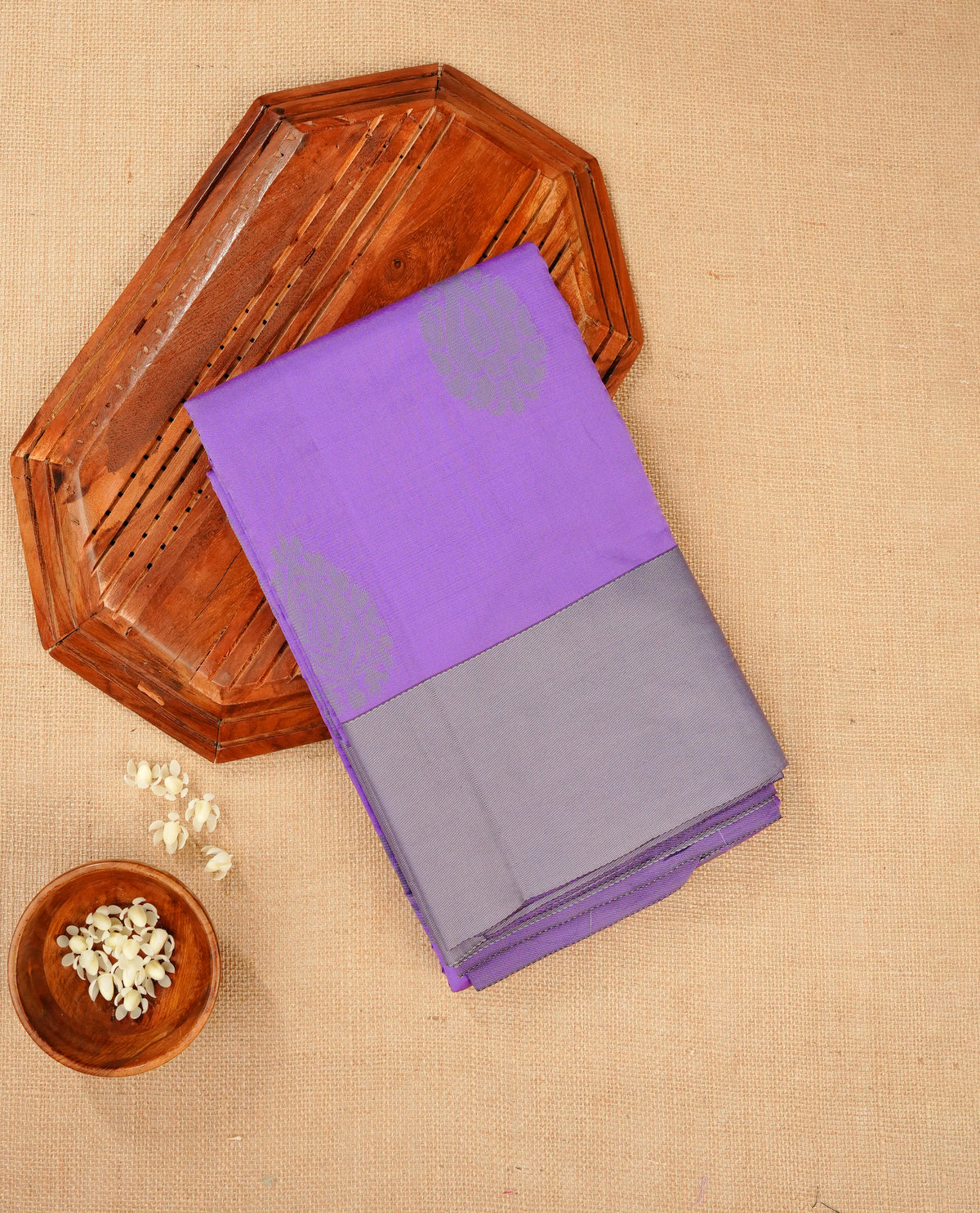 Dark lavender colour silk cotton saree featuring ash lavender colour thread motifs on body thread detiled contrast borders & pallu,comes with matching blouse piece