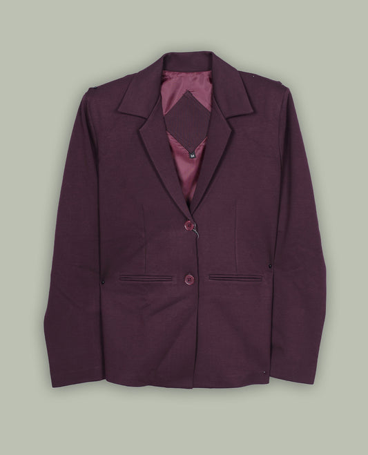 Wine colour blazer for women featuring a notched lapel collar, button-front closure and flap pockets, finished with long sleeves and a tailored silhouette