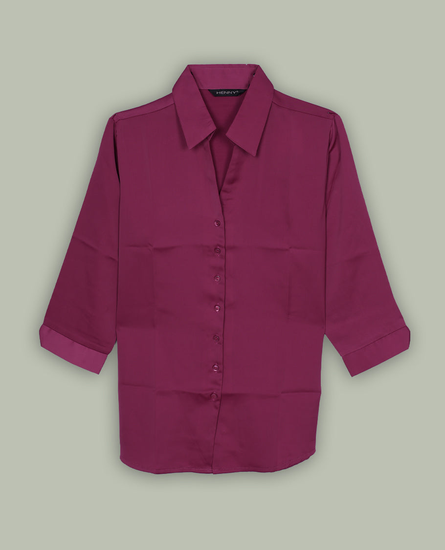 Dark pink colour women’s shirt featuring a classic pointed collar, button-down front and easy 3/4th sleeves