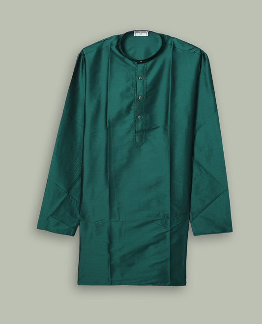 Emerald green colour mens kurta featuring elegant embroidery on the neckline & Crafted in a refined style with full sleeves, offering a perfect blend of tradition.