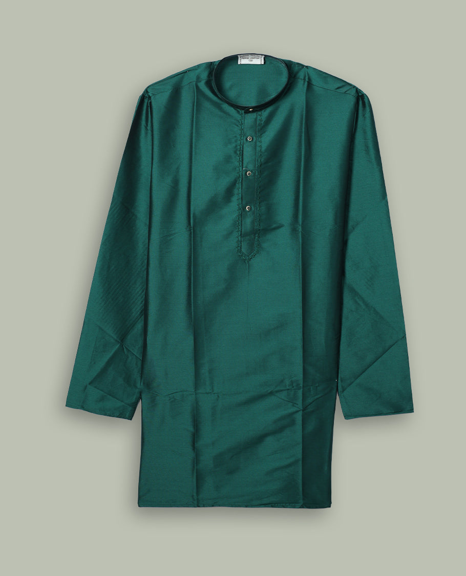 Emerald green colour mens kurta featuring elegant embroidery on the neckline & Crafted in a refined style with full sleeves, offering a perfect blend of tradition.