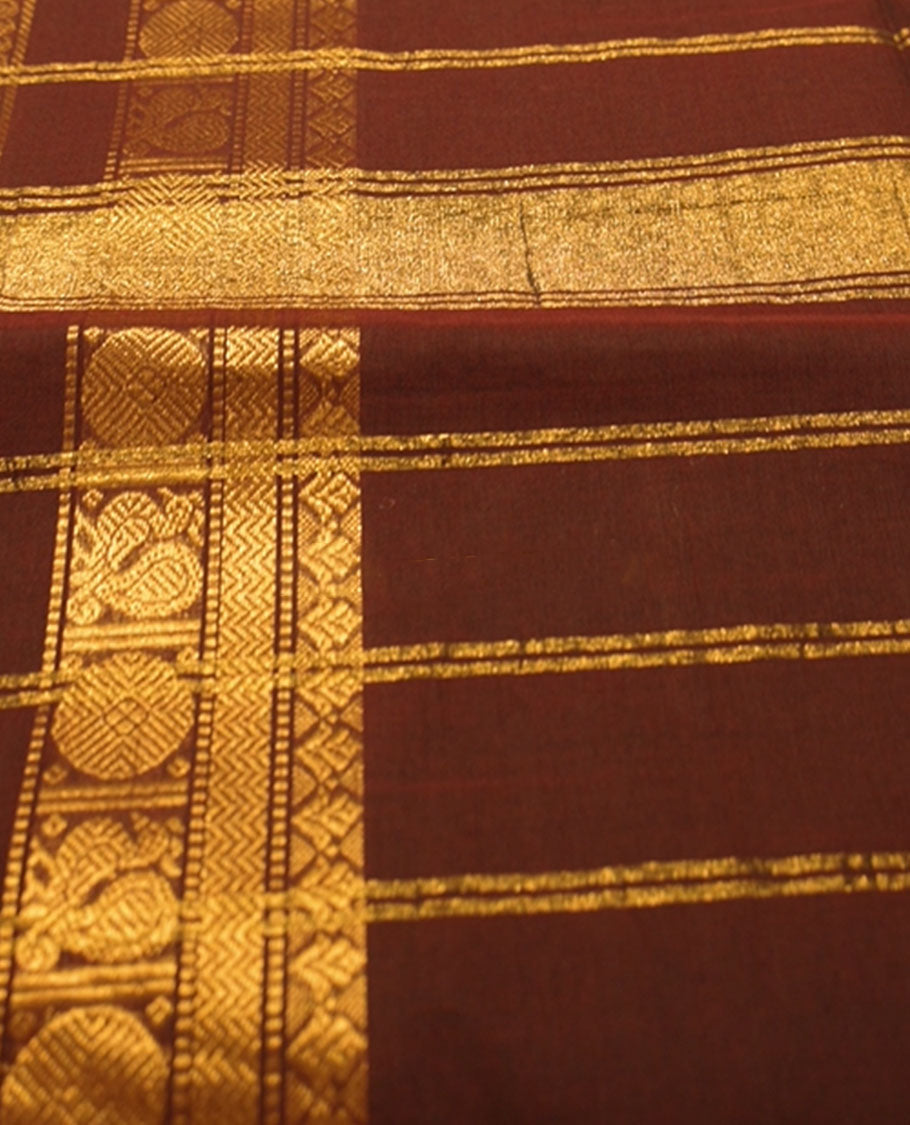 Mono-tone Coffee brown colour chettinad cotton saree with traditional gold zari border comes with a matching blouse piece.