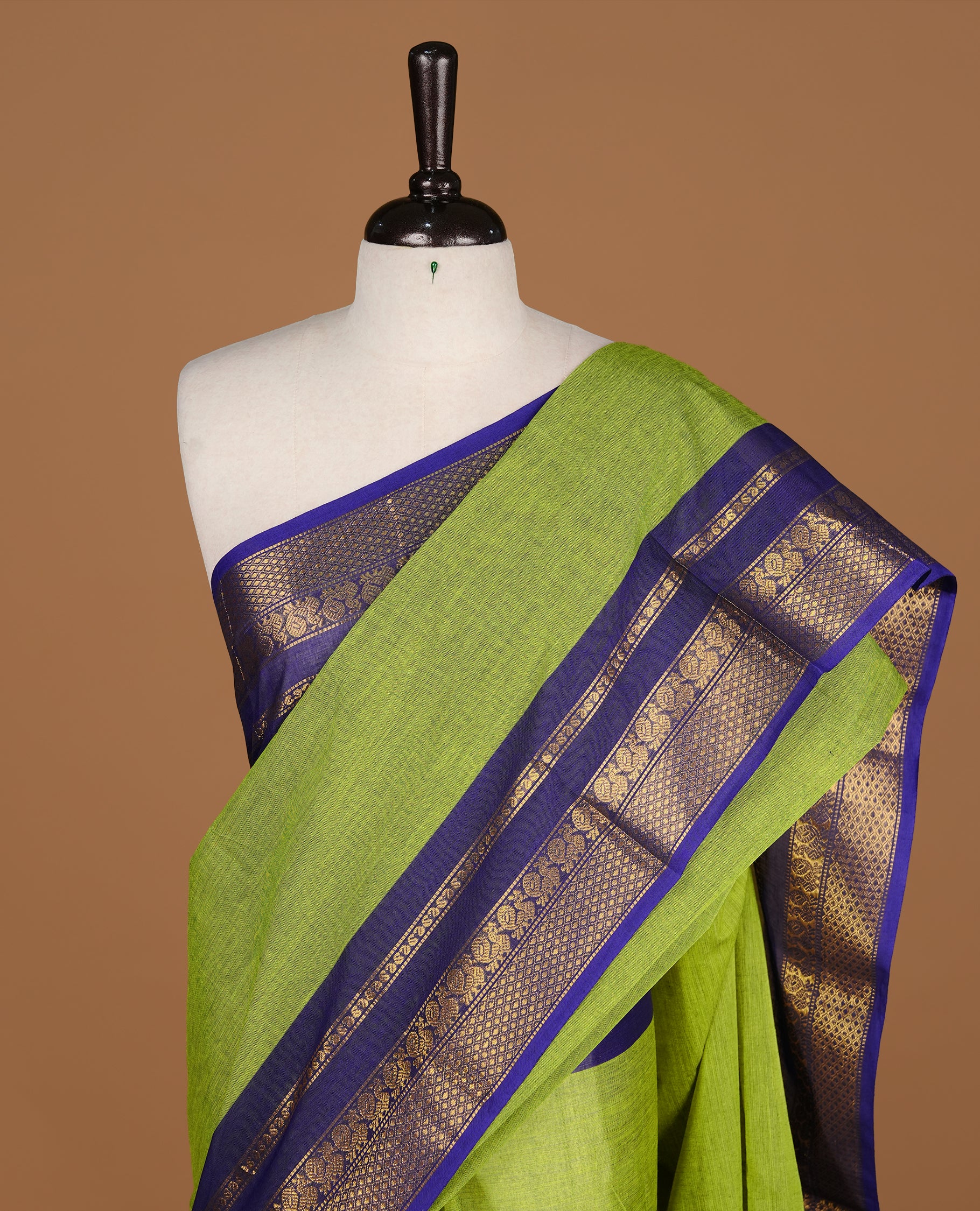 Lemon green Colour Chettinad cotton saree featuring elegant plain body , complemented by contrast Navy blue colour with traditional border, comes with matching blouse piece.