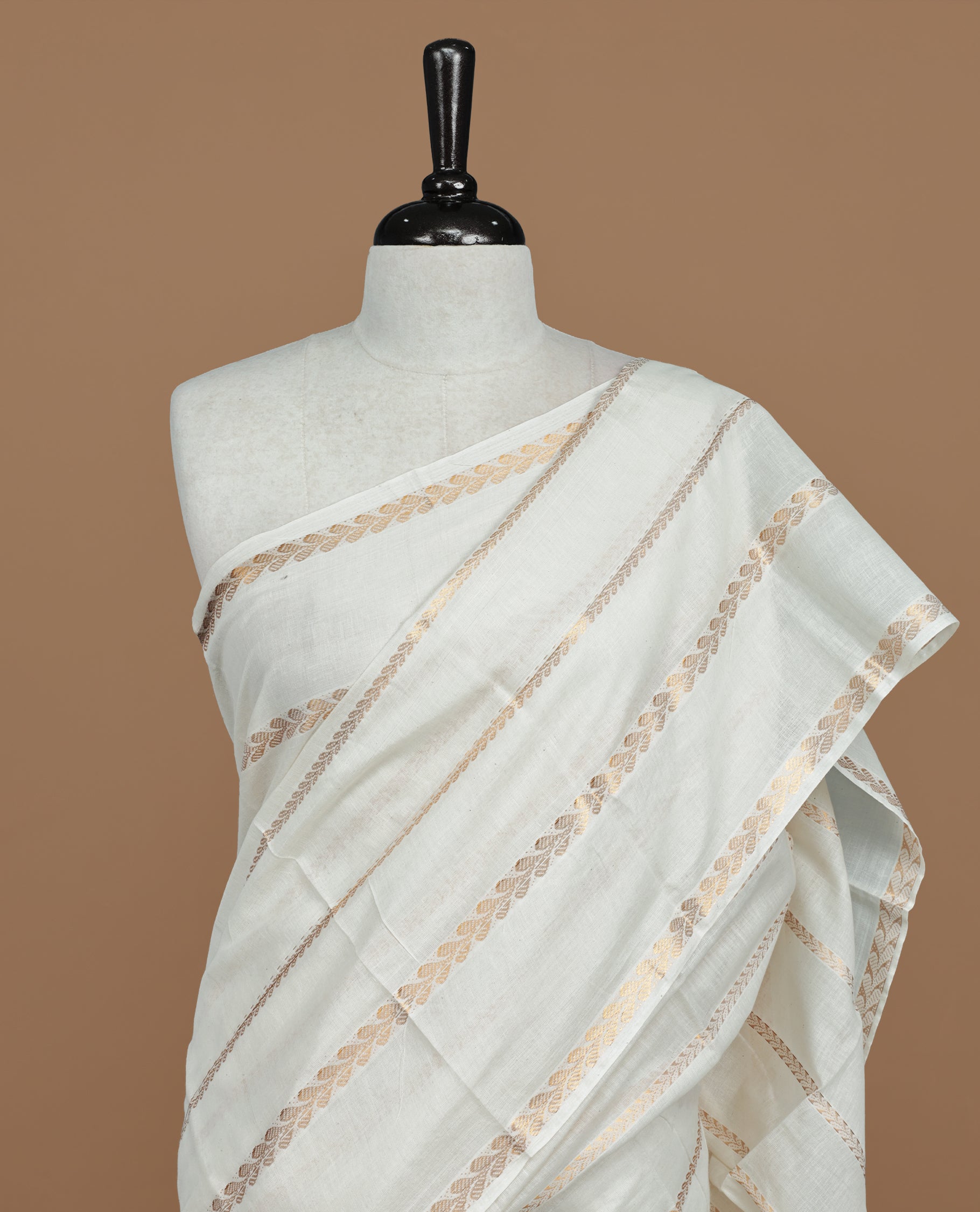 Off white colour Sungudi cotton saree featuring Gold zari stripes on body, Gold zari design on Self colour border, paired with matching blouse piece.