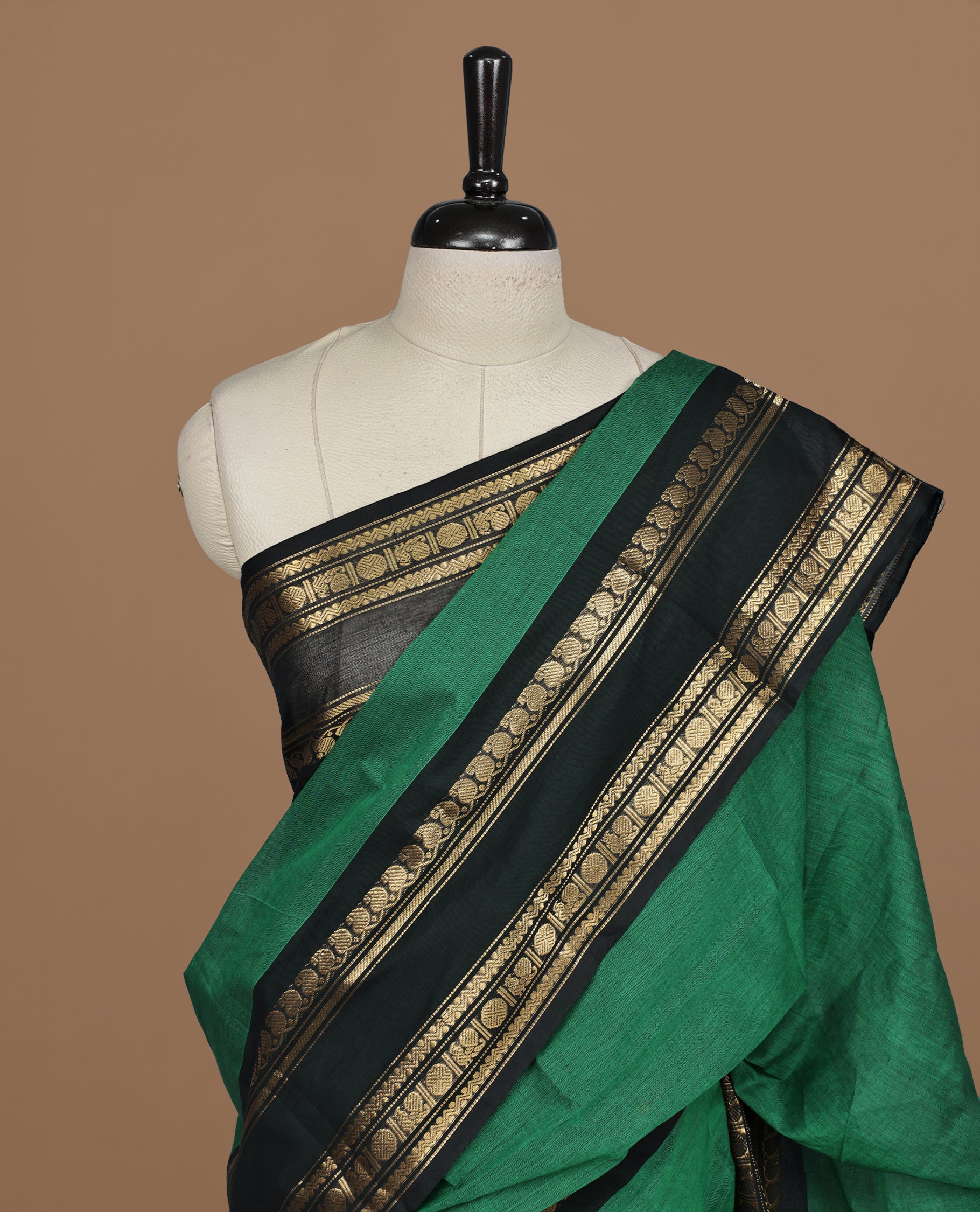 Green colour Chettinad cotton saree featuring motifs on body , complemented by contrast Black colour with zari border, comes with matching blouse piece.