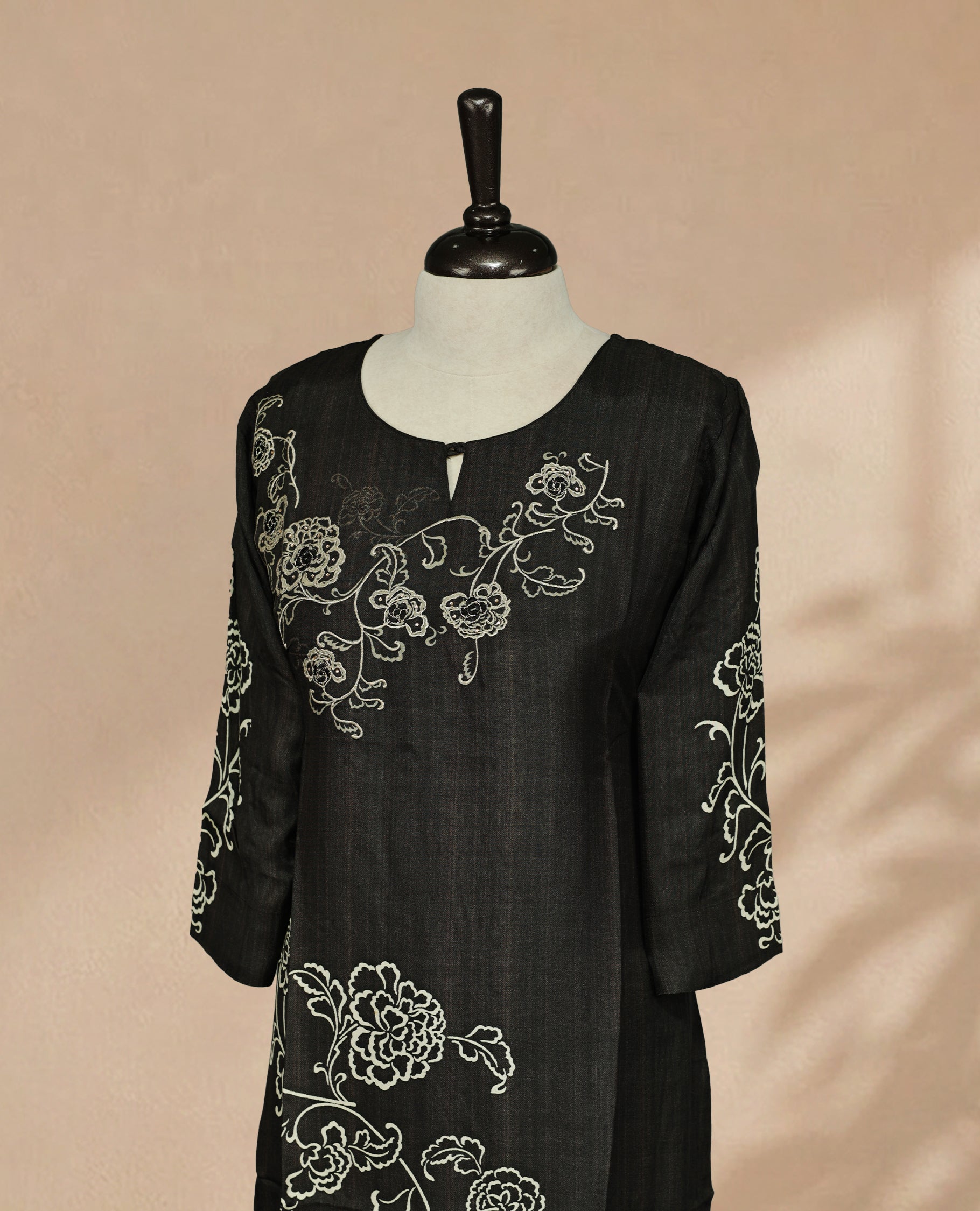 Multi Colour Kurti featuring an abstract Digital print On Body , a V-neckline, subtle Stone detailing, and 3/4 sleeves. (Copy)