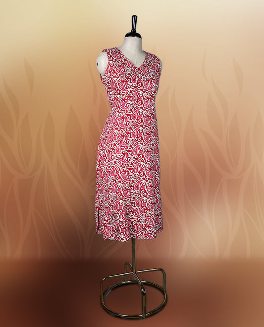 Maroon, peach & off white paisley print sleeveless nightwear with a flattering V neckline & Designed for comfort & style, this kurthi comes with matching fabric sleeves included for a versatile look.