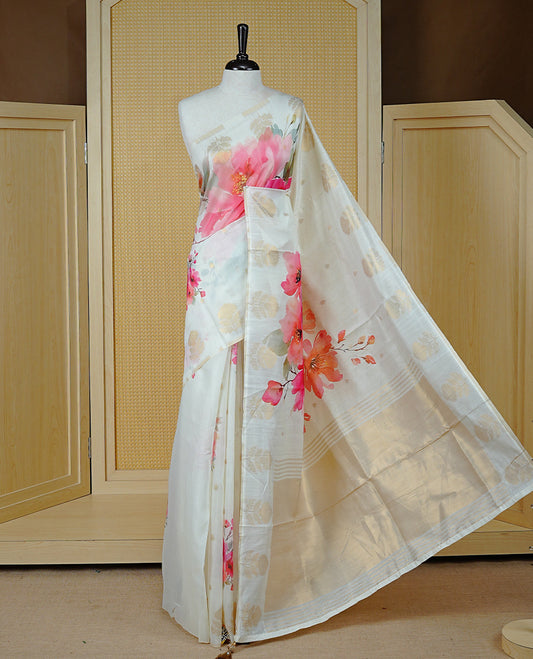 Cream colour Kerala saree featuring Light Gold Zari pattern & Pink floral printed body, enrich by zari Border, pallu ,comes with matching blouse piece.