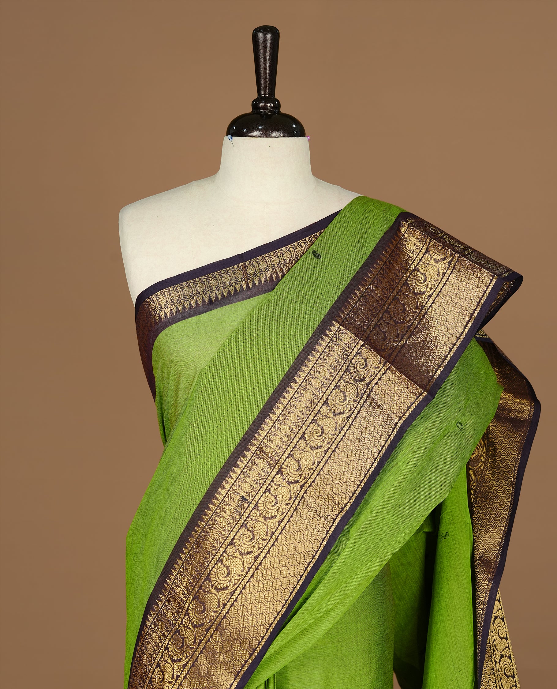 Green colour Chettinad cotton saree featuring motifs on body , complemented by contrast DarkBlue colour with zari border, comes with matching blouse piece.