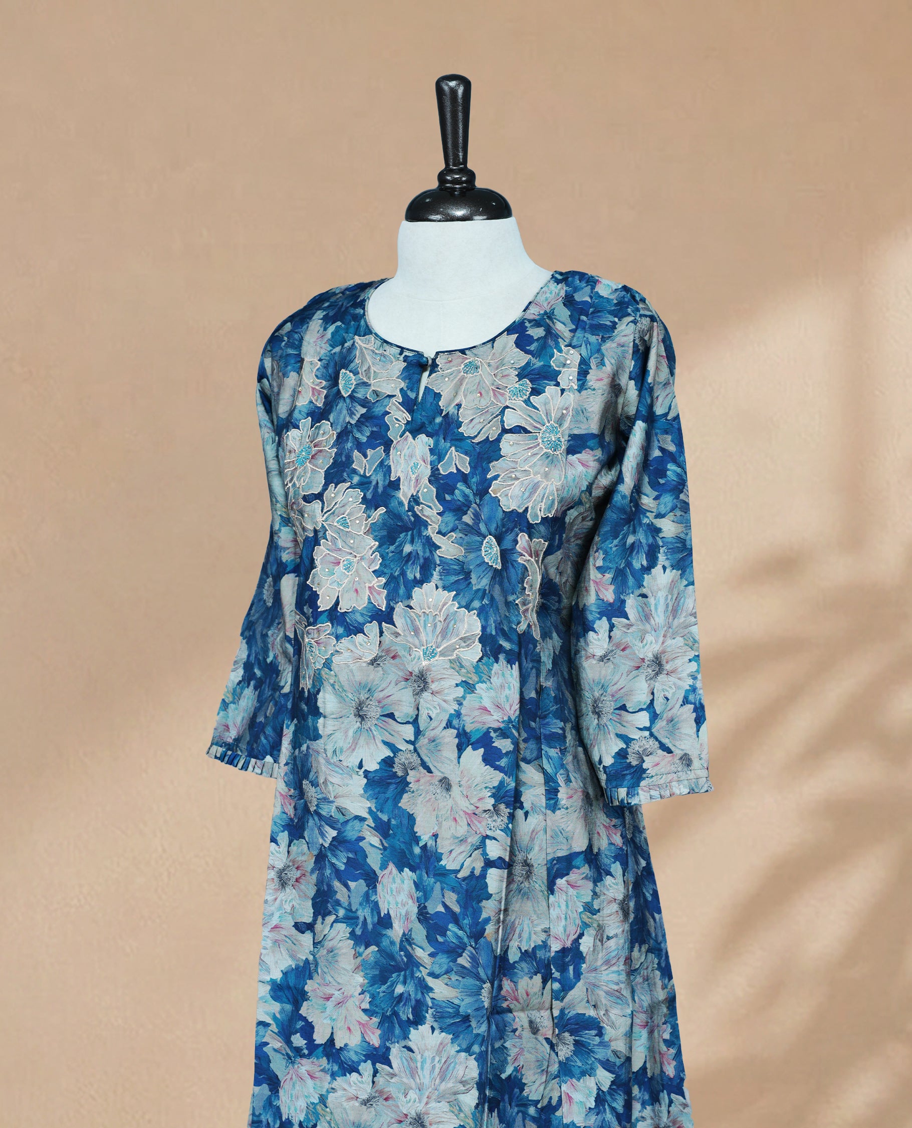 Multi Colour Floral printed Kurti Featuring A Classic U-Shaped Neckline ,Sleeve