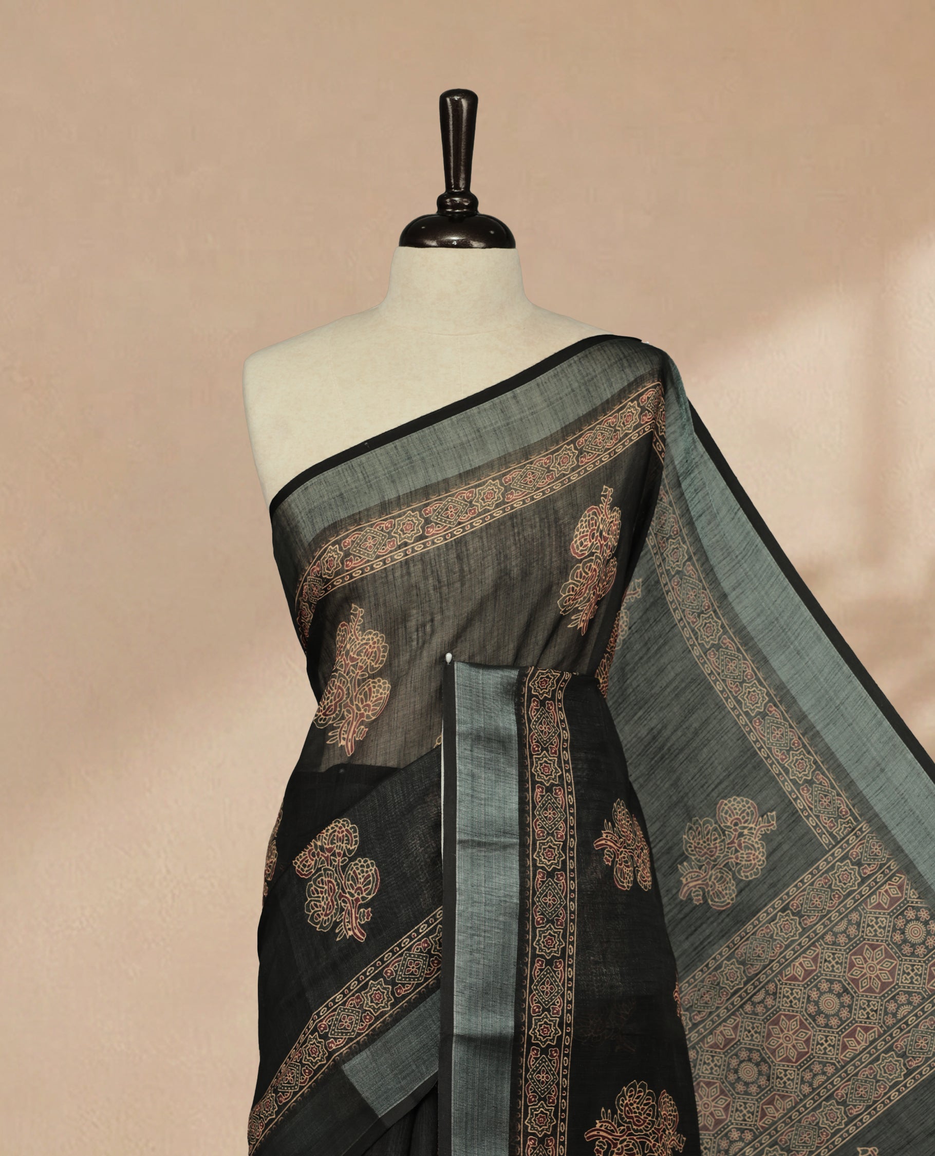 Black Colour Semi Linen saree featuring digital printed body, Complemented by Borderless finish, comes with matching blouse piece.