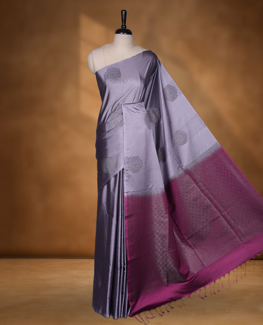 Lavender colour soft silk saree featuring Antique zari motifs on body with Highlighting contrast Pink colour pallu and paired with matching blouse piece.