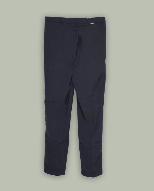 Black colour pant featuring a clean waistband, pocket detailing and a straight fit.