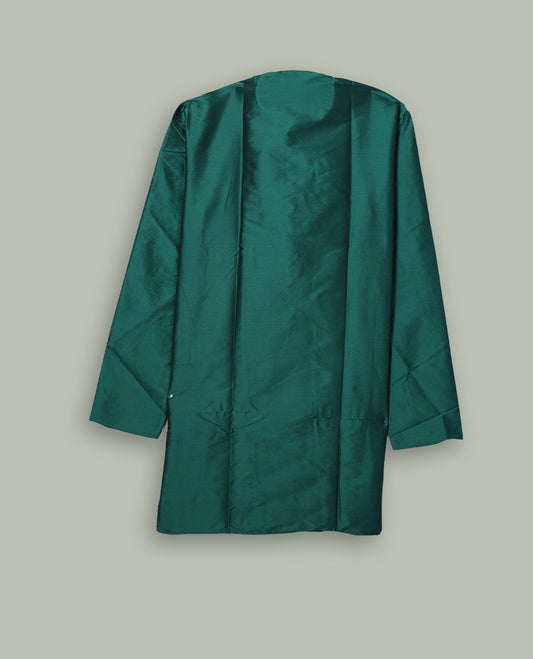 Emerald green colour mens kurta featuring elegant embroidery on the neckline & Crafted in a refined style with full sleeves, offering a perfect blend of tradition.