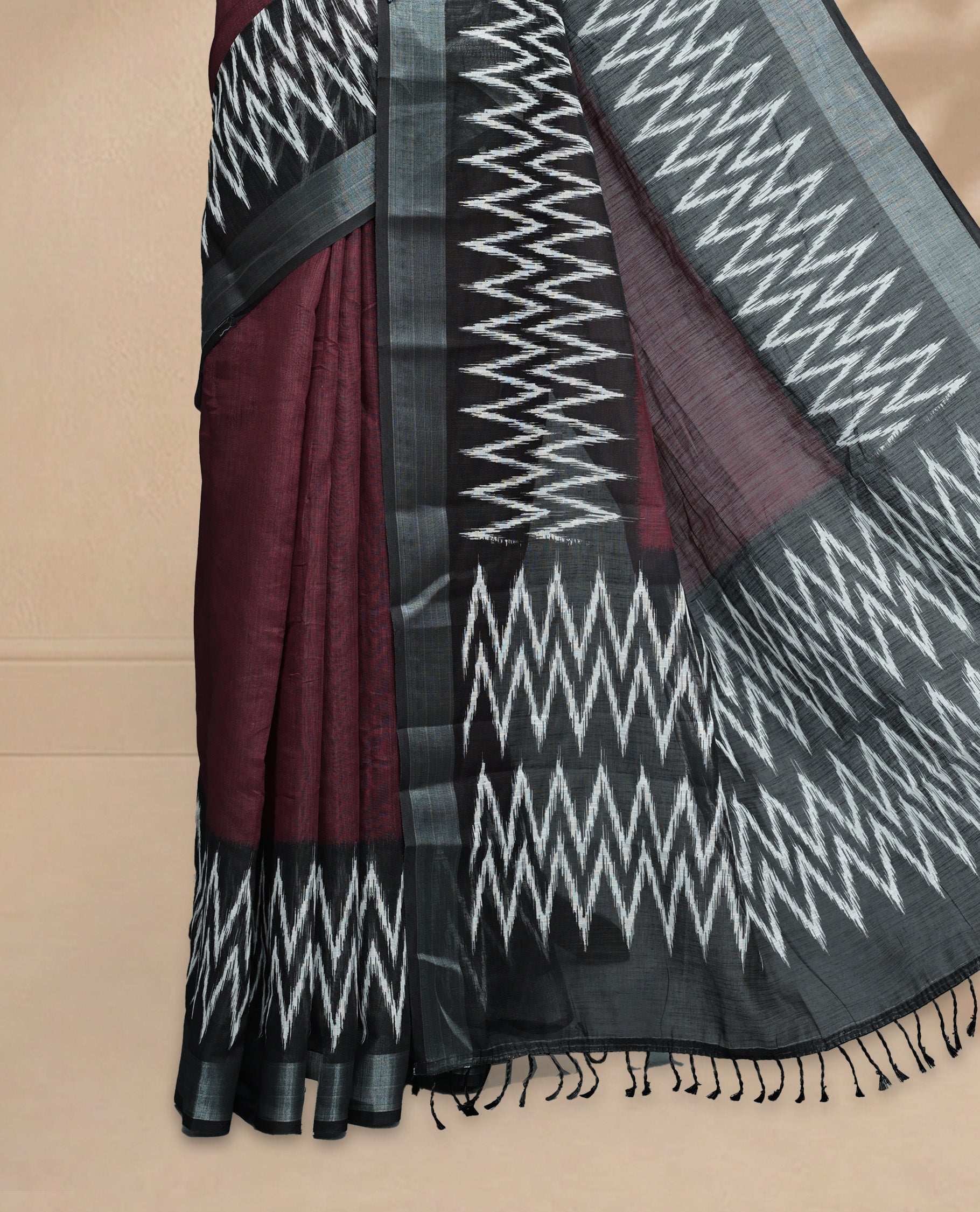 Brown Colour Semi Linen saree featuring digital printed body, Complemented by Borderless finish, comes with matching blouse piece.