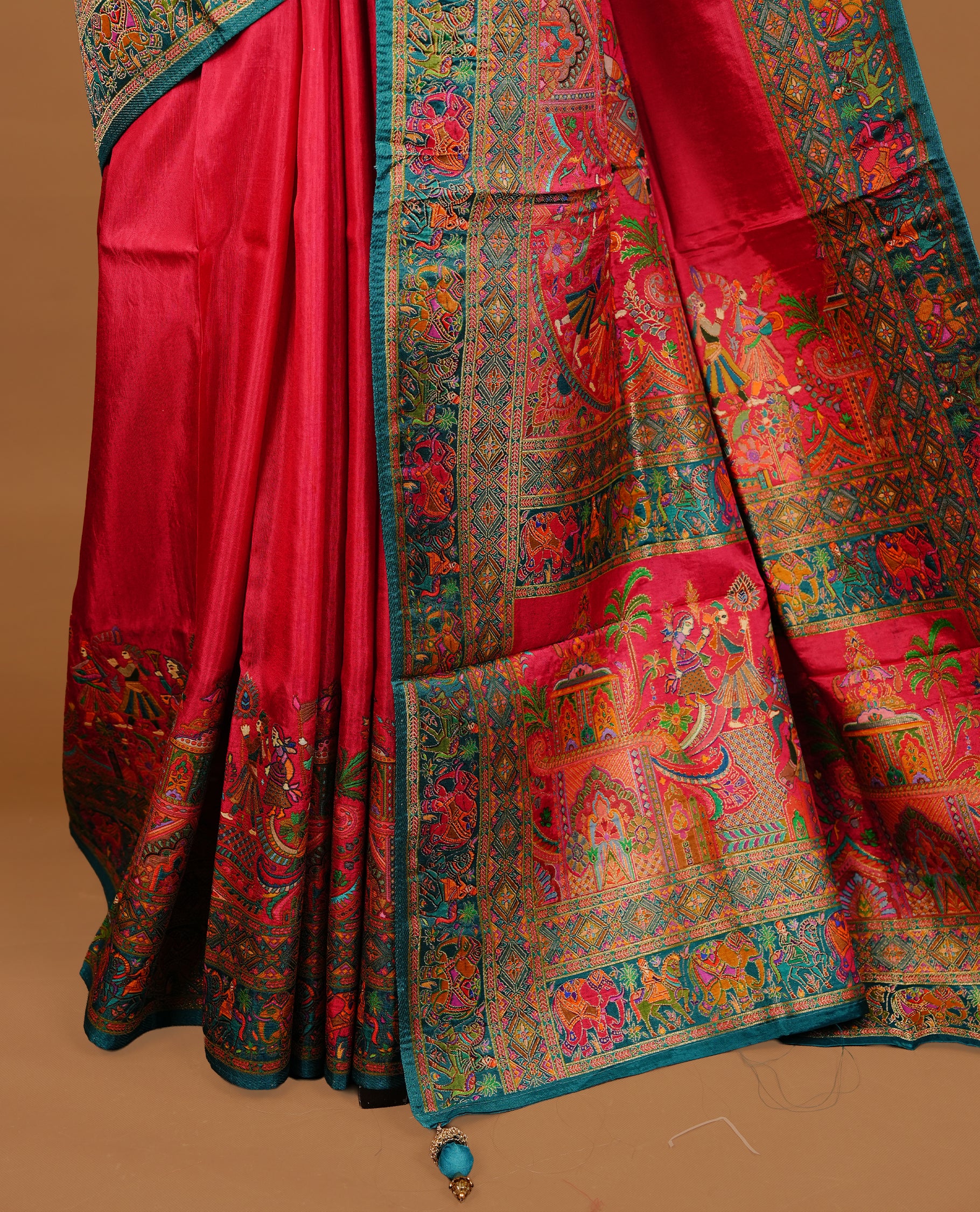 Pink colour Pashmina Saree featuring a plain lustrous body, a multicolour traditional woven border, a rich traditional woven pallu with temple and floral motifs, paired with a matching blouse.