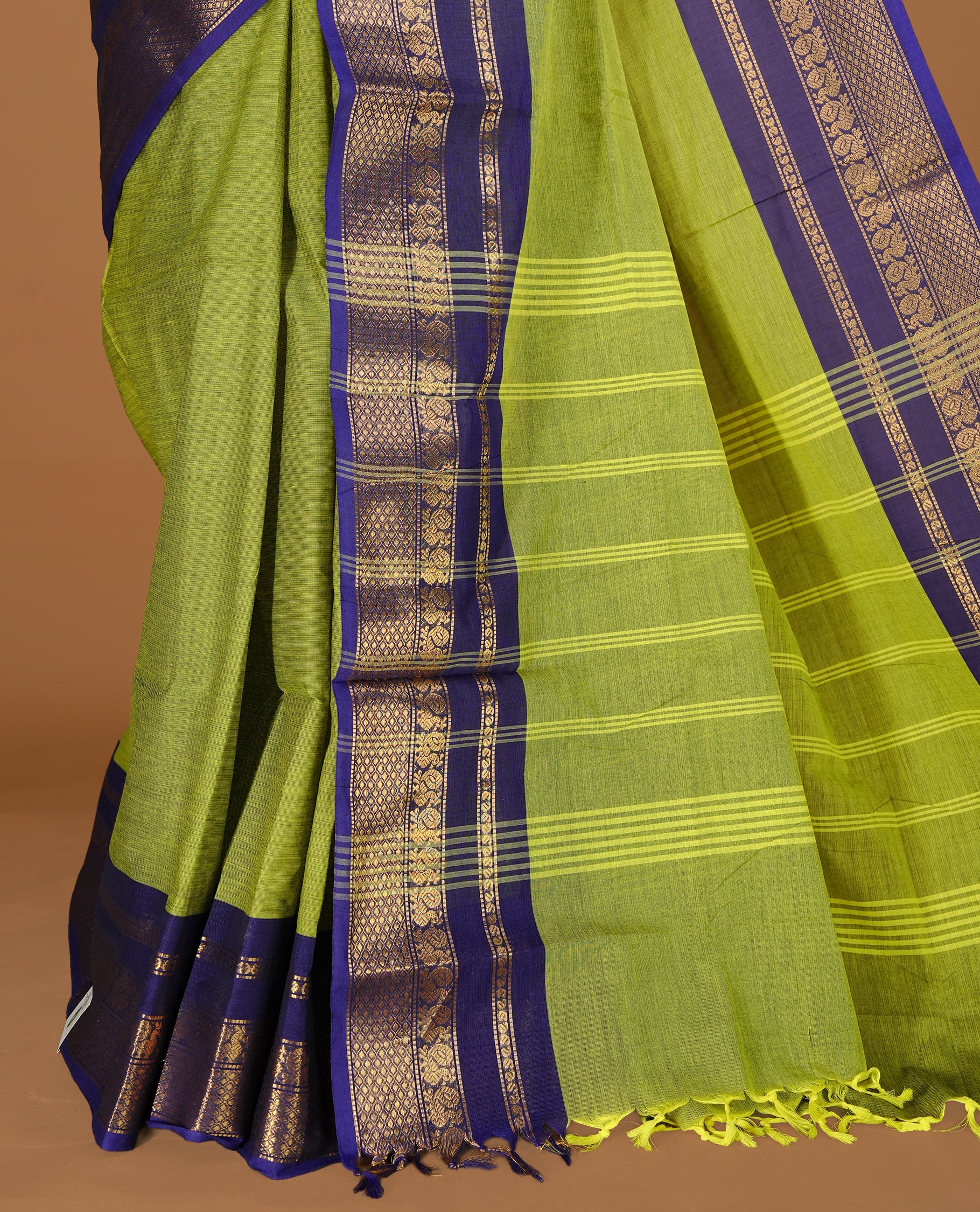 Lemon green Colour Chettinad cotton saree featuring elegant plain body , complemented by contrast Navy blue colour with traditional border, comes with matching blouse piece.