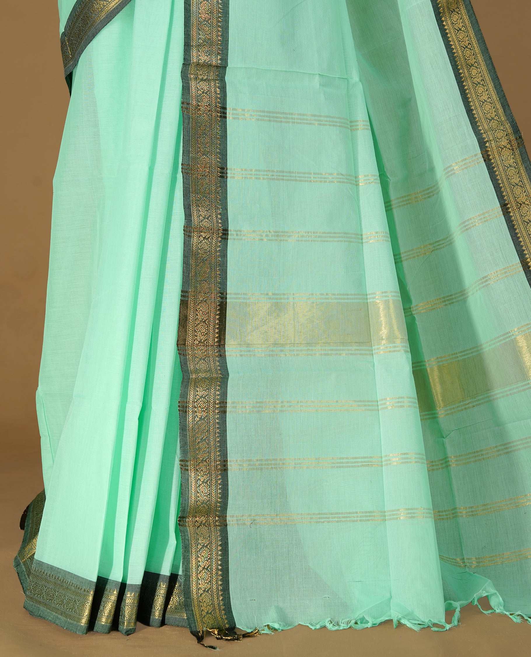 Mint Colour Chettinad cotton saree featuring elegant plain body , complemented by contrast Greyish black colour with simple  traditional border, comes with matching blouse piece.