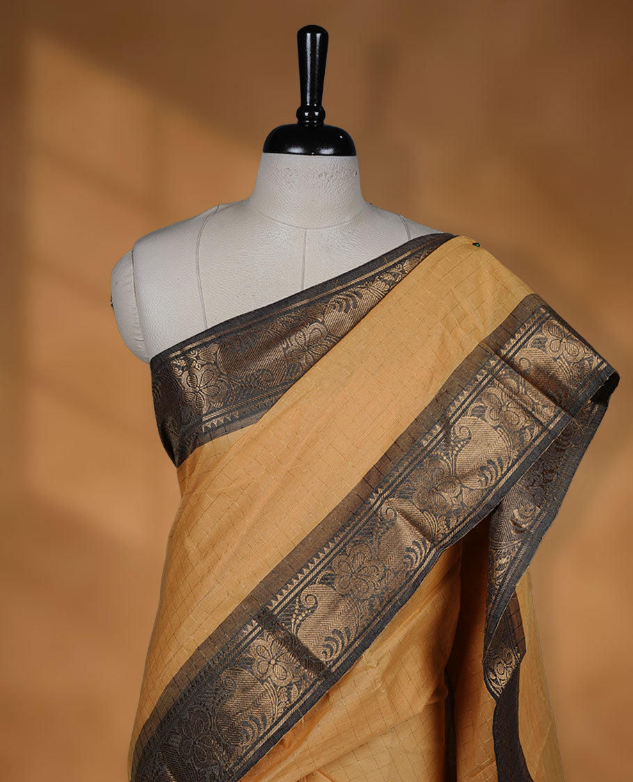 Yellow colour sungudi cotton saree featuring gold zari check pattern across body, contrast colour with gold zari floral kodi pattern on border, without blouse piece.