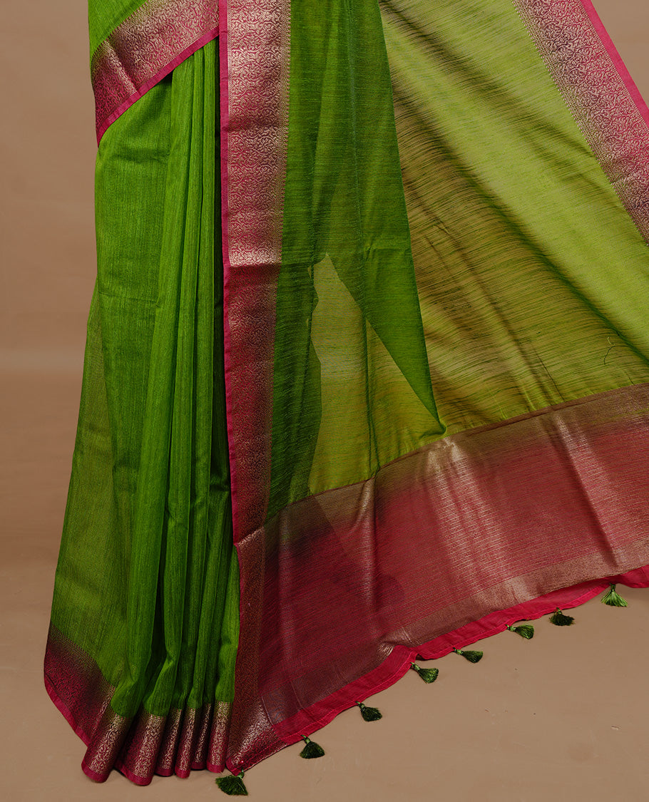 Green colour Semi linen saree featuring Elegant plain body, complemented by contrast Maroon colour With Antique zari border, paired with matching blouse piece.