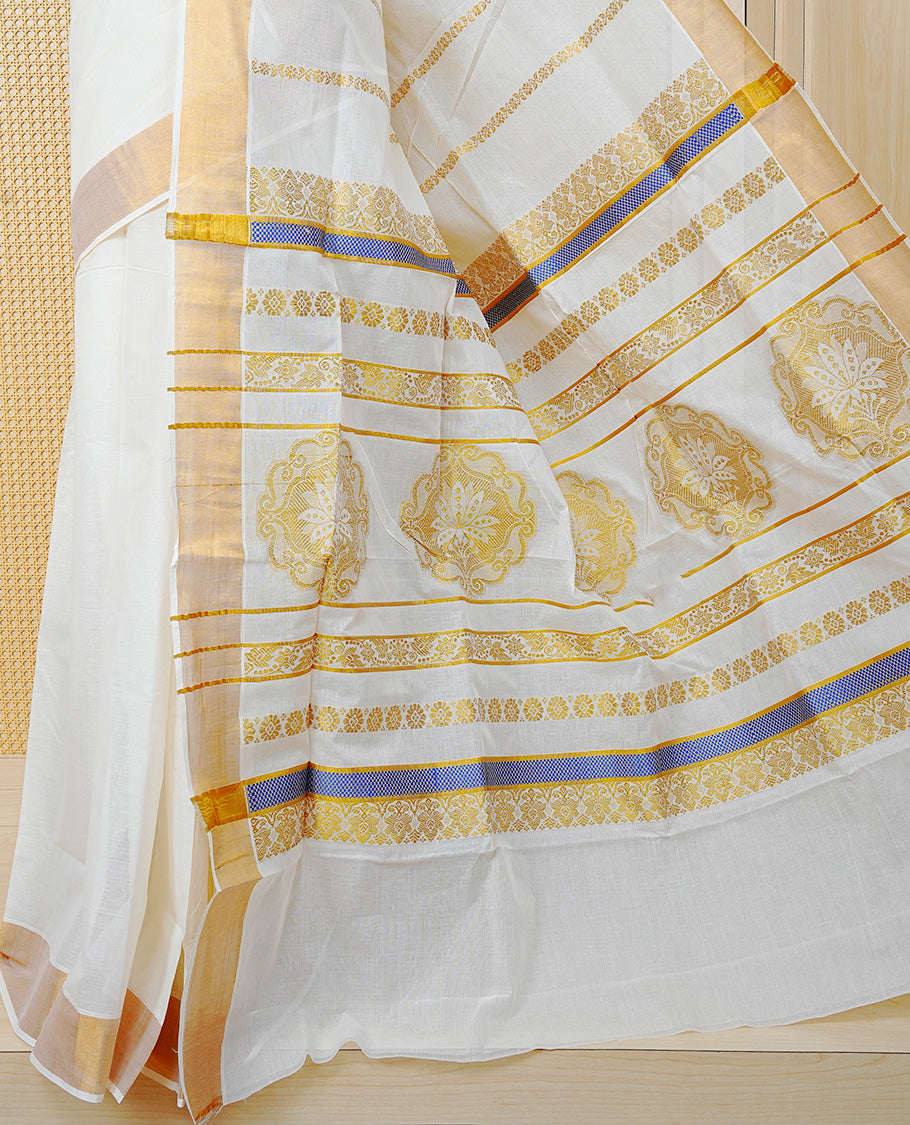Cream Colour Cotton Kerala Saree Featuring an Elegant Plain Body, a Classy Gold Zari Border, and a Traditional Gold Zari Pallu with Blue Accents, Paired with a Matching Blouse Piece.