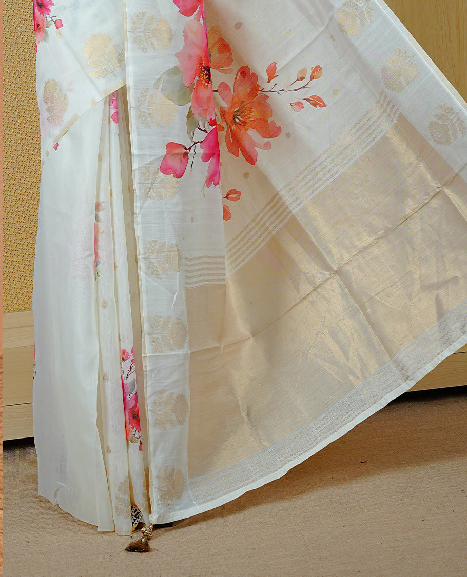 Cream colour Kerala saree featuring Light Gold Zari pattern & Pink floral printed body, enrich by zari Border, pallu ,comes with matching blouse piece.