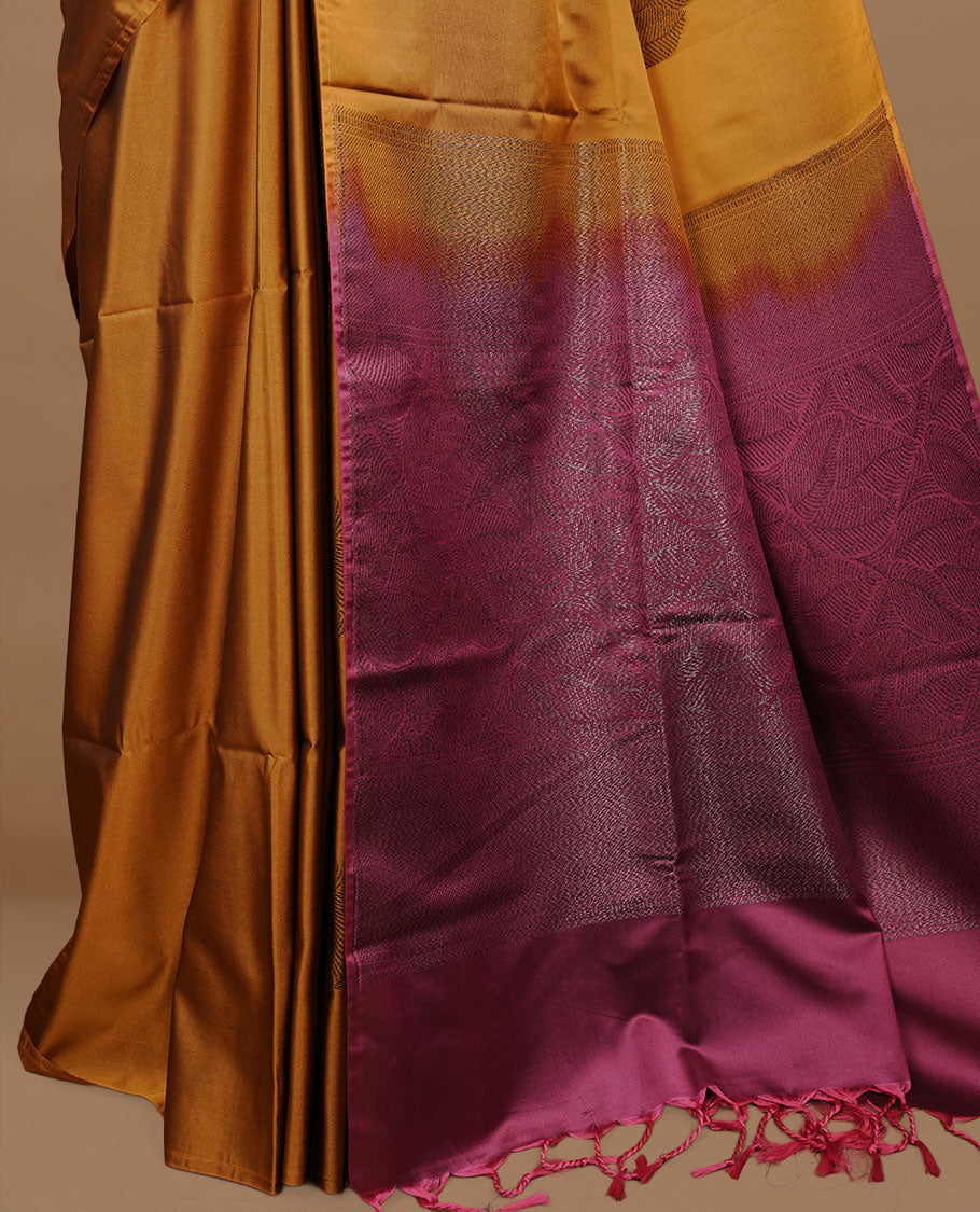 Mustard colour soft silk saree features a sleek borderless design with intricate antique zari motifs, flowing into a striking contrast Magenta pallu and a matching blouse piece.