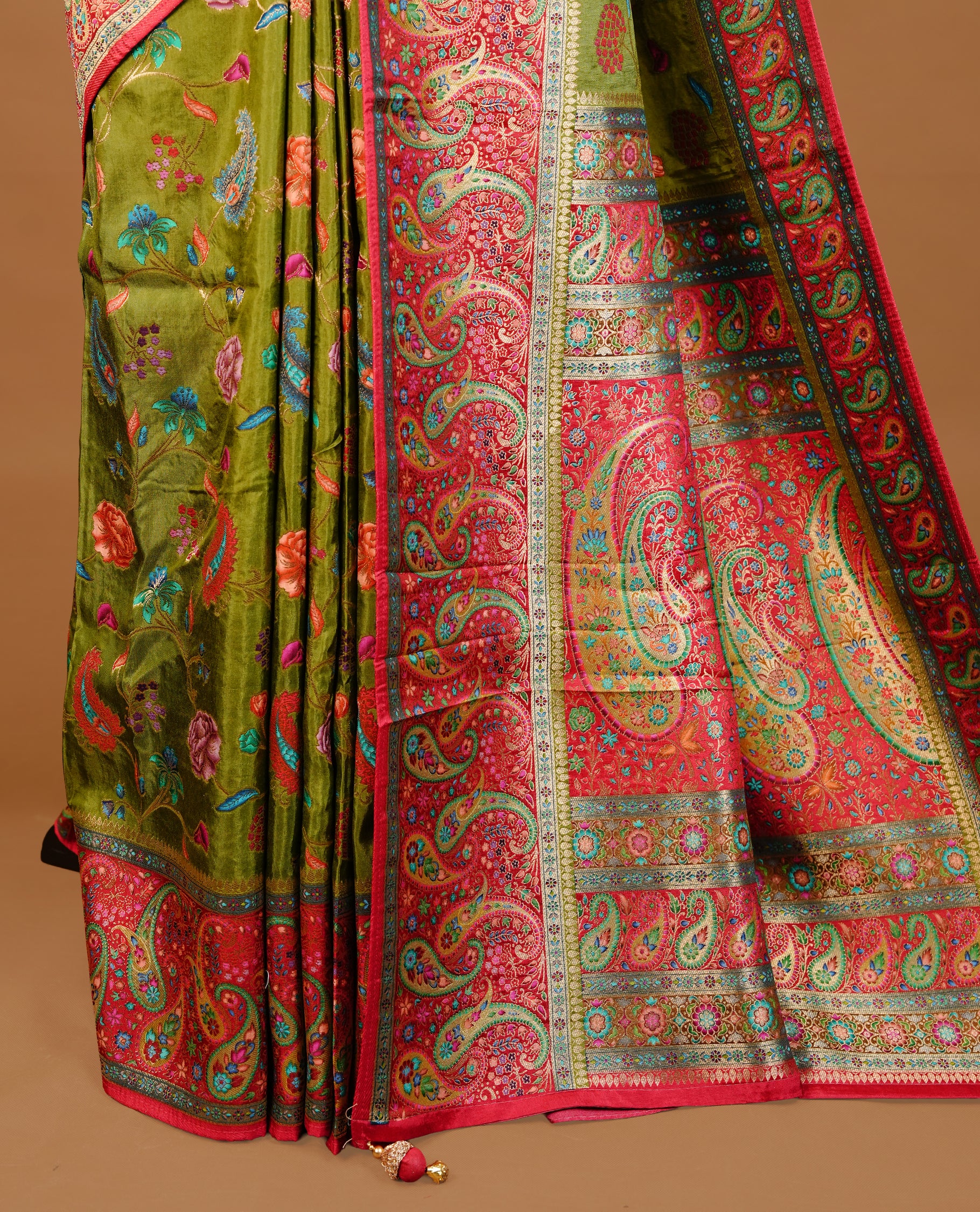 Olive Green colour Pashmina Saree featuring elegant floral and paisley woven motifs, enhanced with a contrast pink woven border and a richly detailed traditional pallu, paired with a matching blouse piece.