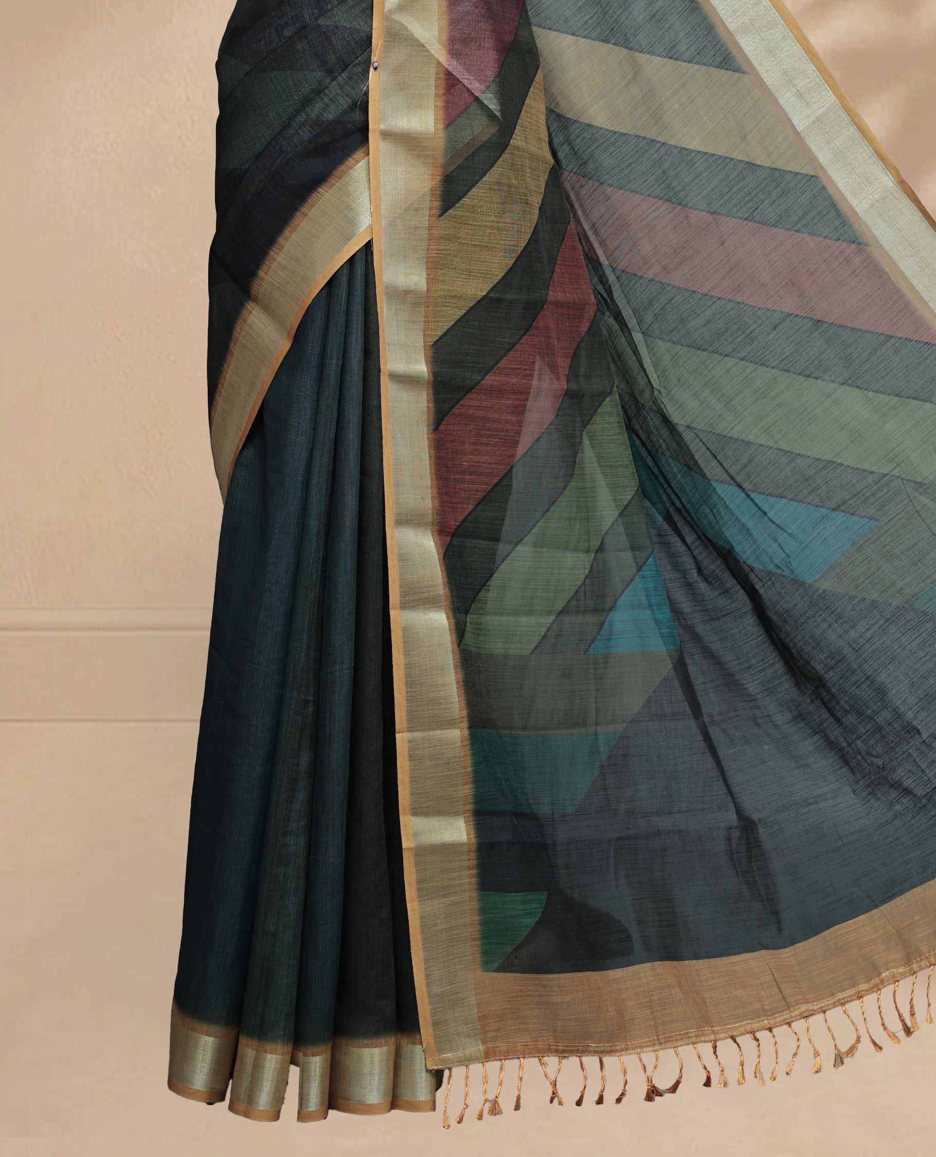 Green Colour Semi Linen saree featuring digital printed body, Complemented by Borderless finish, comes with matching blouse piece.