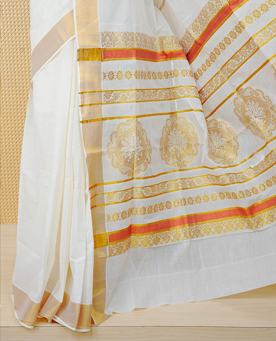 Cream Colour Cotton Kerala Saree Featuring an Elegant Plain Body, a Classy Gold Zari Border, and a Traditional Gold Zari Pallu with Orange Accents, Paired with a Matching Blouse Piece.