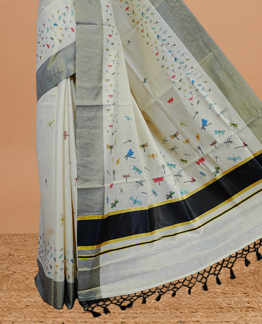 Cream Colour Kerala Saree Featuring  Plain Body ,Complemented By Black Zari With Dragonfly Printed   Border ,Enhance By A  Black With Gold Zari  Pallu ,Paired With A Matching Blouse Piece.