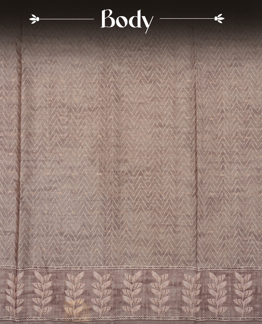 Pink copper colour semi tussar saree adorned with Cream Zigzag printed pattern across the body and Leaf pattern on border, paired with a matching blouse.