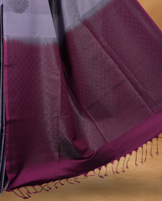 Lavender colour soft silk saree featuring Antique zari motifs on body with Highlighting contrast Pink colour pallu and paired with matching blouse piece.