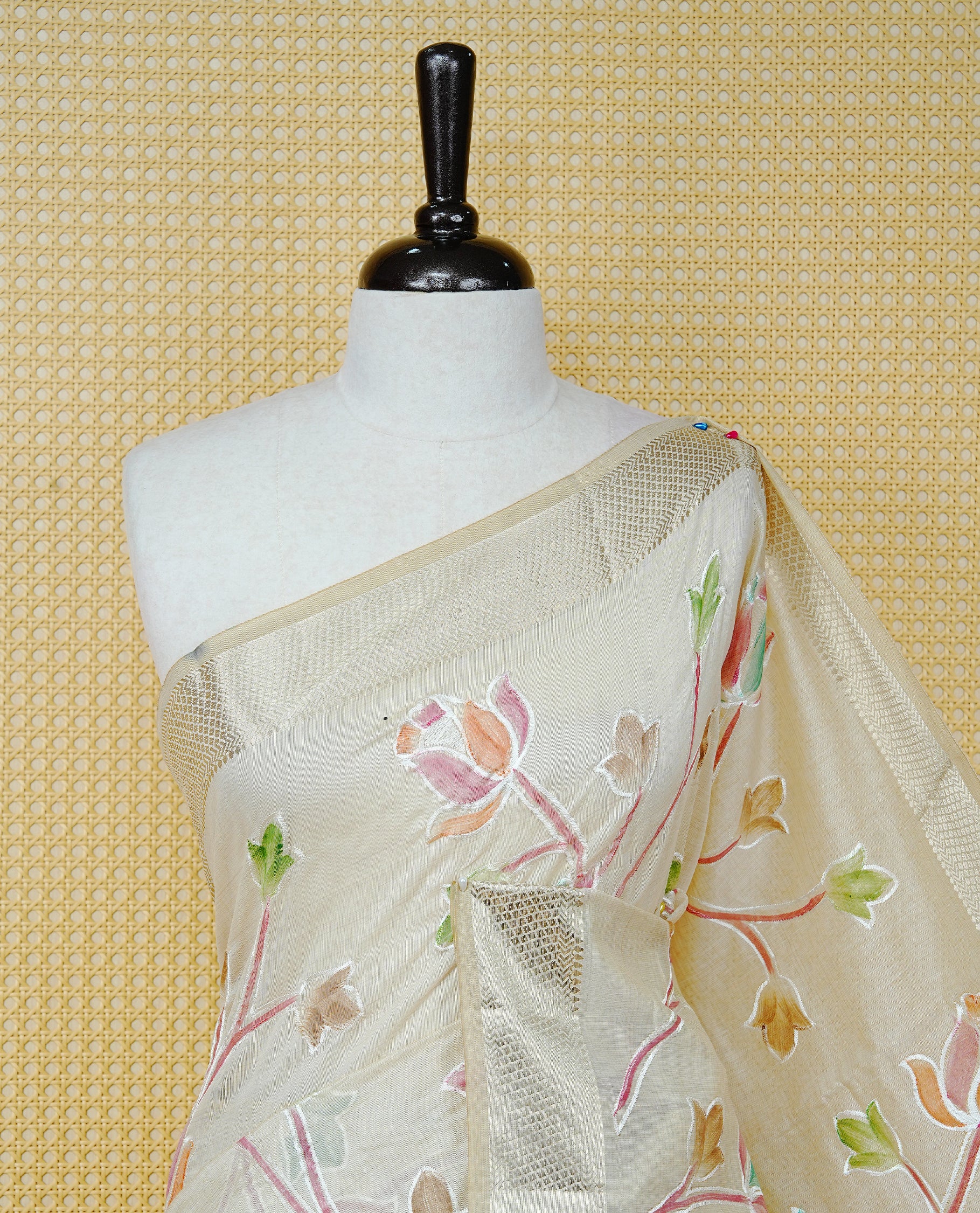 Cream Colour Tissue Kerala Saree Featuring Floral Kodi Threadwork Across The Body, Enhanced With A Light Gold Zari Border And A Pink Floral Pallu, Finished With Gold Tassels And A Matching Blouse Piece