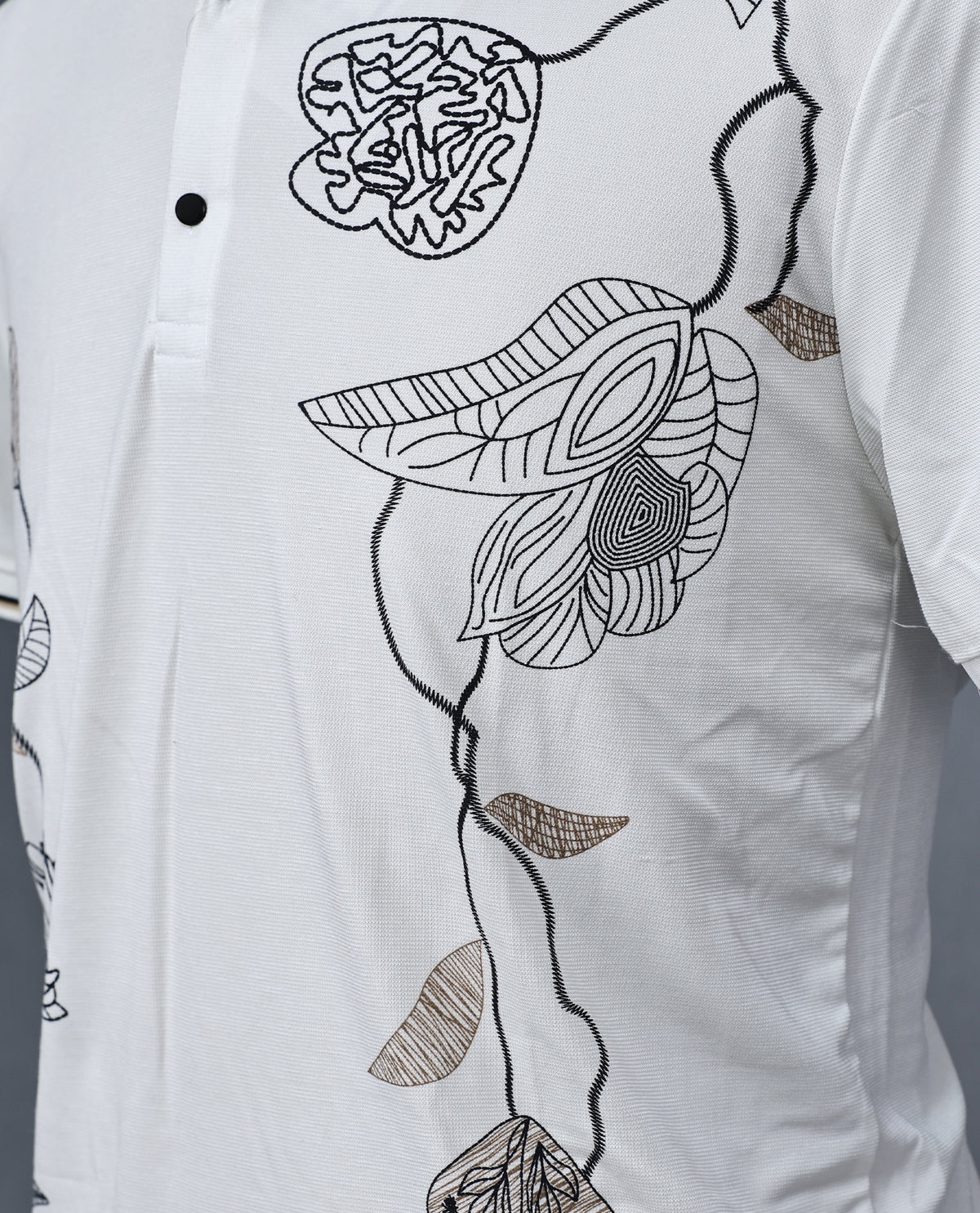 Off white colour Tshirt featuring Collar neck, Thread work on body and Half sleeve.