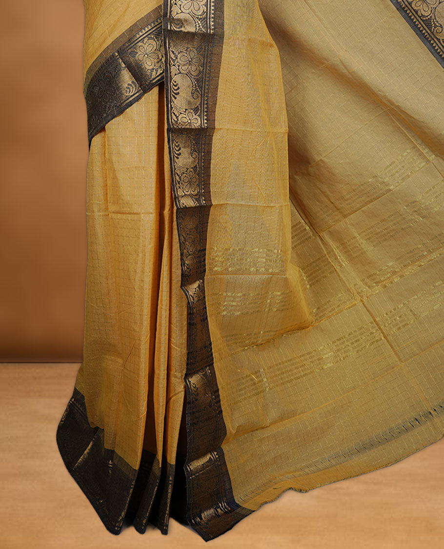 Yellow colour sungudi cotton saree featuring gold zari check pattern across body, contrast colour with gold zari floral kodi pattern on border, without blouse piece.