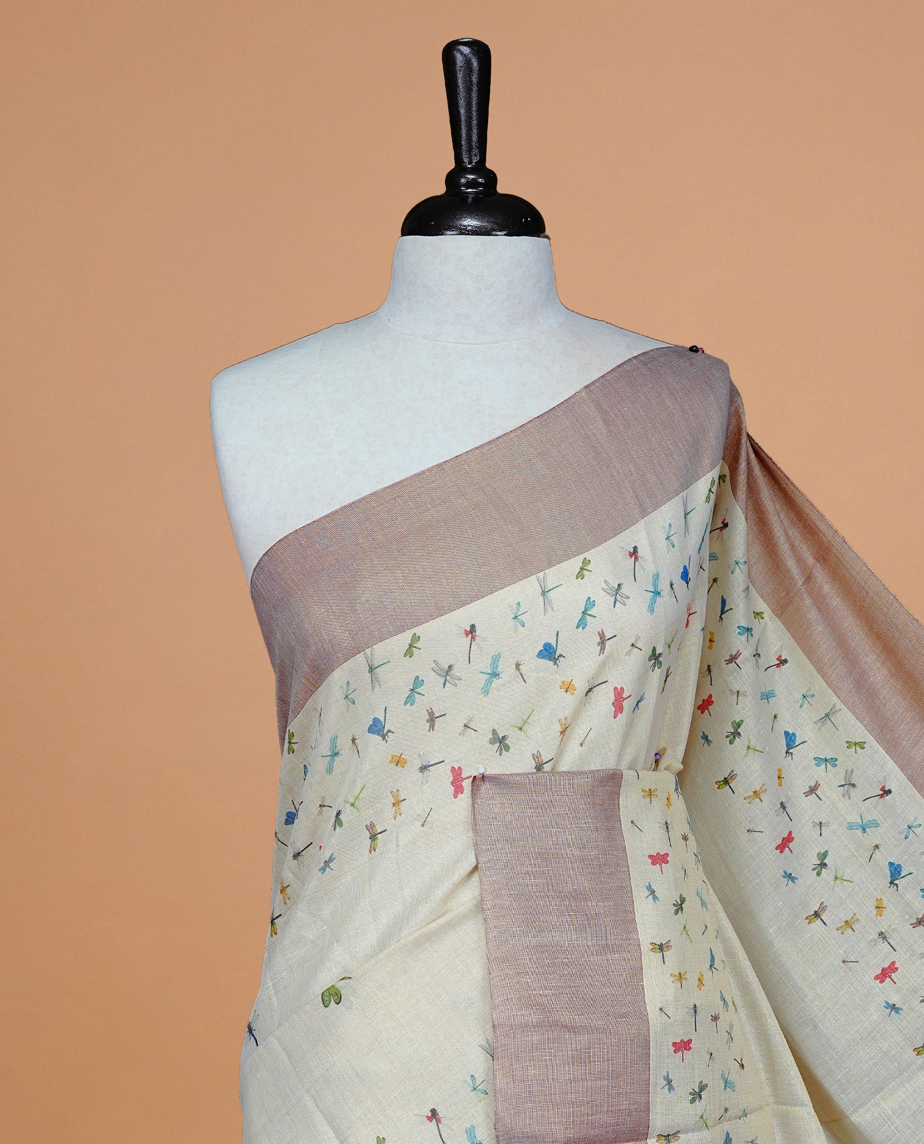 Cream Colour Tissue Kerala Saree Featuring  Plain Body ,Complemented By Red  Zari With Dragonfly Printed   Border ,Enhance By A  Red With Gold Zari  Pallu ,Paired With A Matching Blouse Piece.