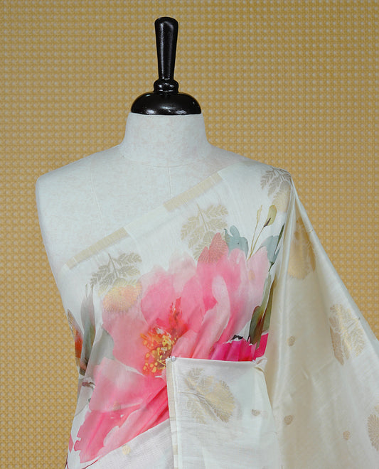 Cream colour Kerala saree featuring Light Gold Zari pattern & Pink floral printed body, enrich by zari Border, pallu ,comes with matching blouse piece.