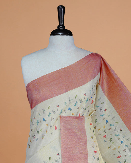 Cream Colour Kerala Saree Featuring  Plain Body ,Complemented By A  Red Zari With Dragonfly Printed   Border ,Enhance By A  Red With Gold Zari  Pallu ,Paired With A Matching Blouse Piece.