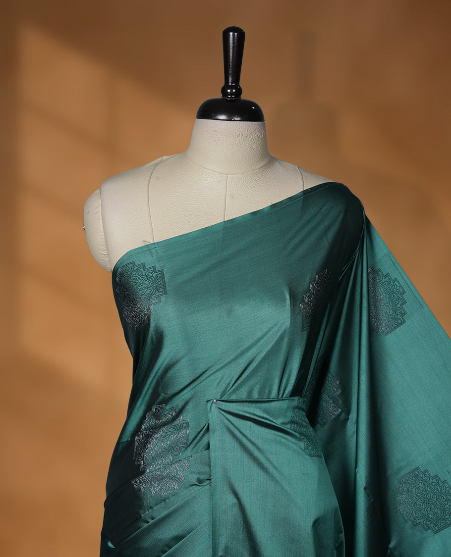Cadmium green colour soft silk saree featuring Antique zari motifs on body with Highlighting contrast Pink colour pallu and paired with matching blouse piece.