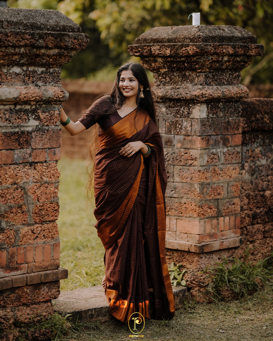 Maroon colour sungudi cotton saree featuring  copper zari Check on body ,contrast colour with copper zari on border & pallu, comes with matching blouse piece