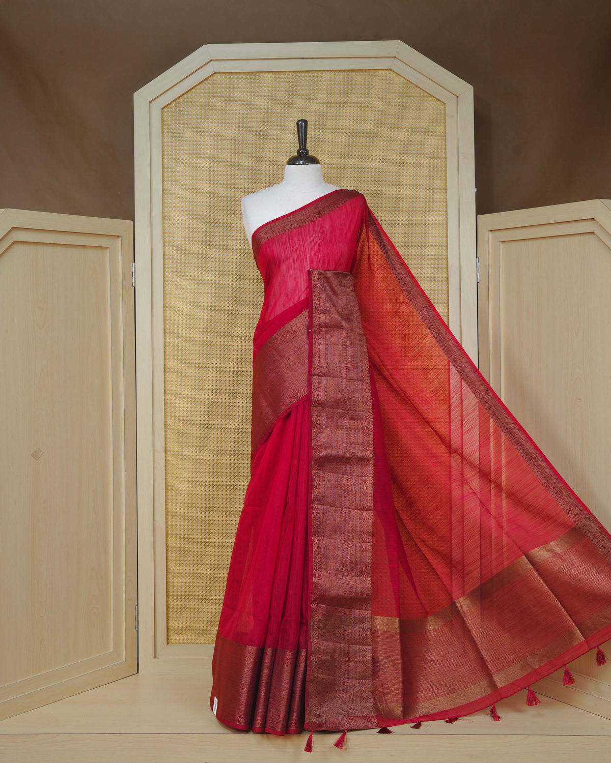 Deep red colour semi linen saree plain body, contrast self colour gold zari detailed border, grand pallu comes with matching blouse piece