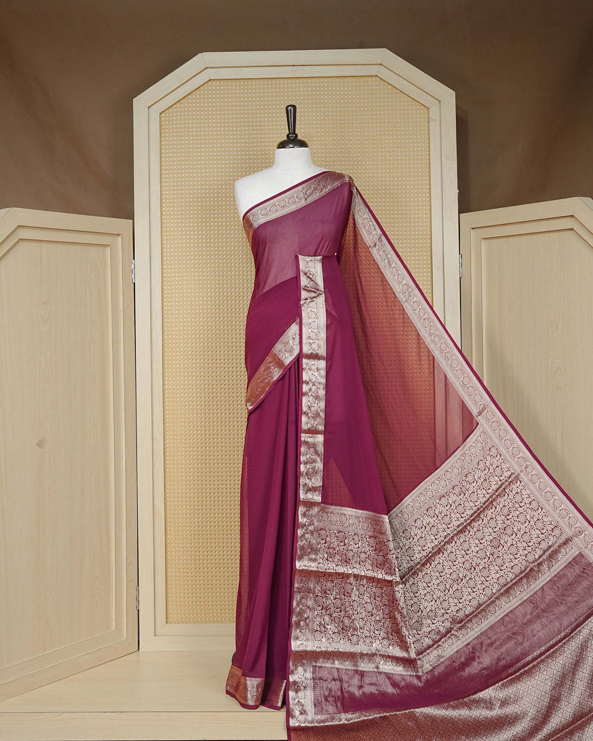 Wine colour georgette saree having plain boy, Floral Gold zari detailed pattern border, comes with matching blouse piece