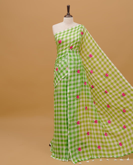 Green and White colour mul cotton saree
