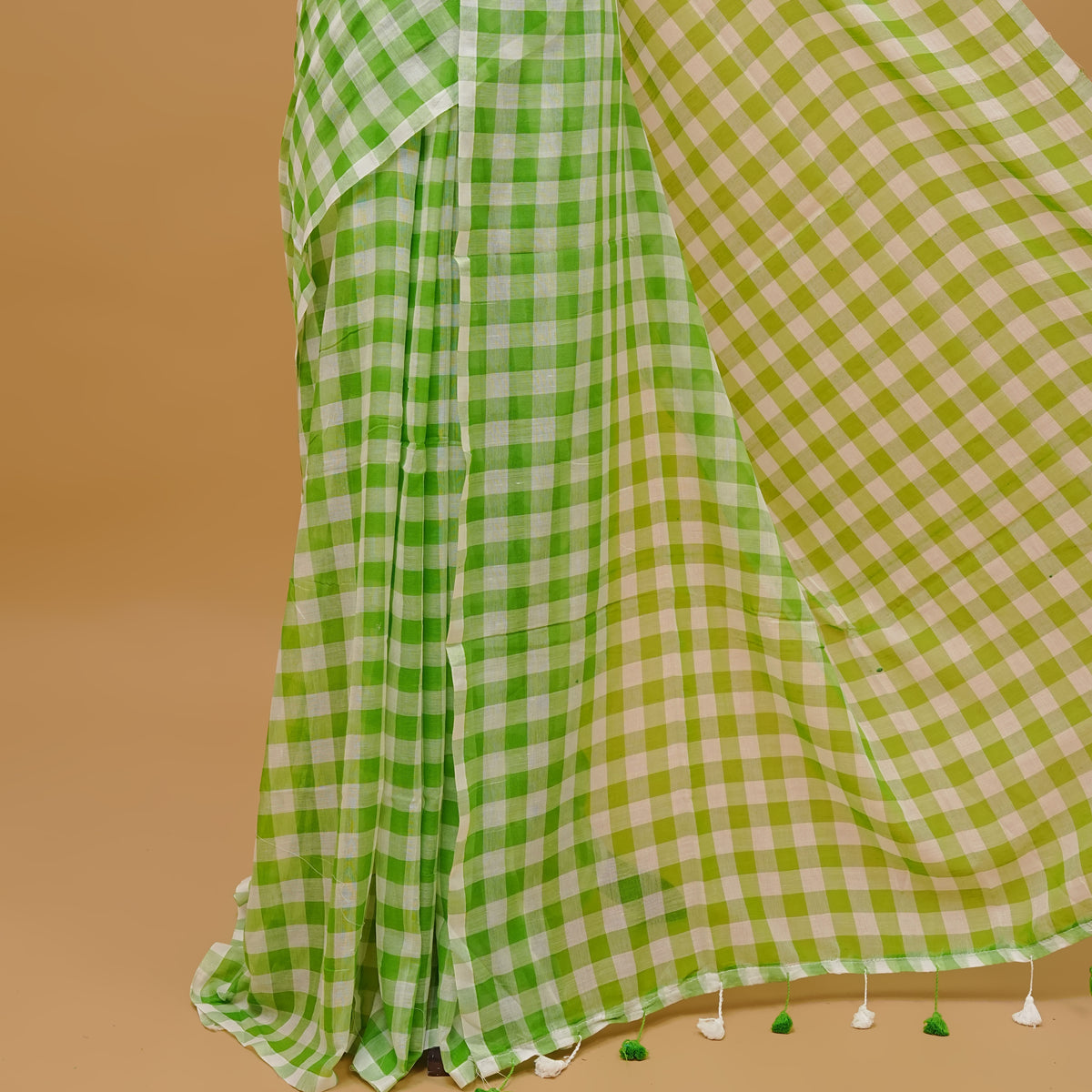 Green & White colour mul cotton saree