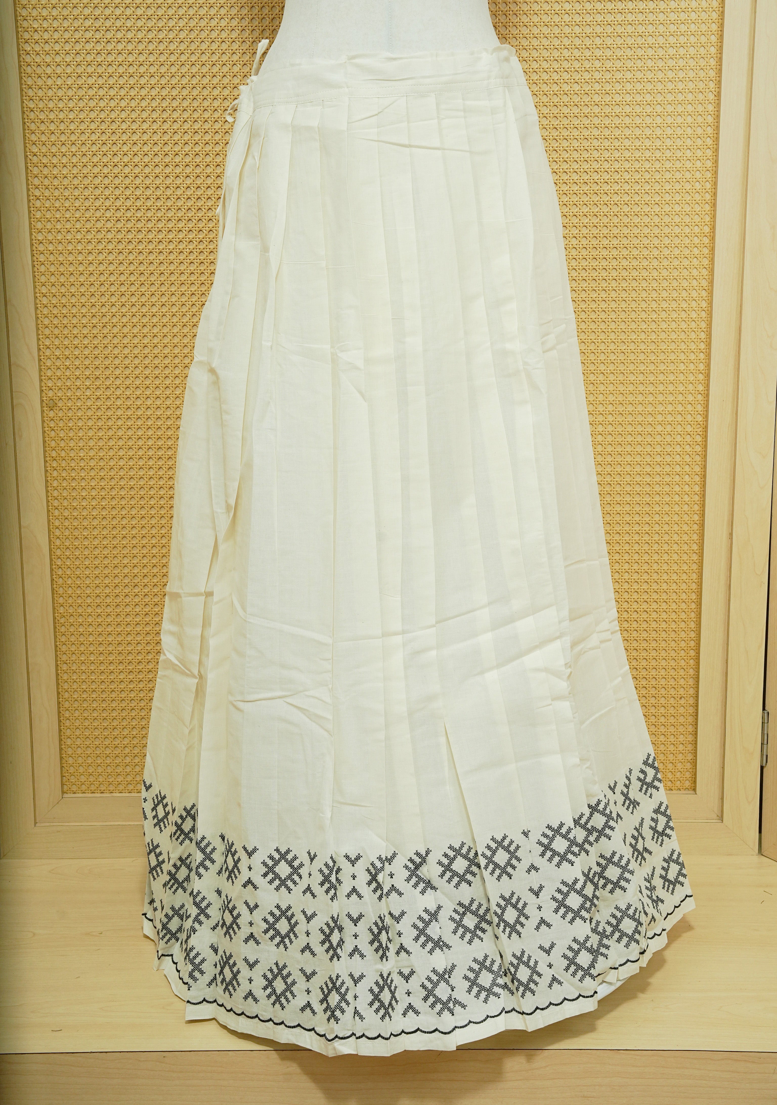Cream colour cotton Stitched Skirt With Black colour thread pattern Scallop border.