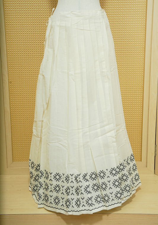 Cream colour cotton Stitched Skirt With Black colour thread pattern Scallop border.