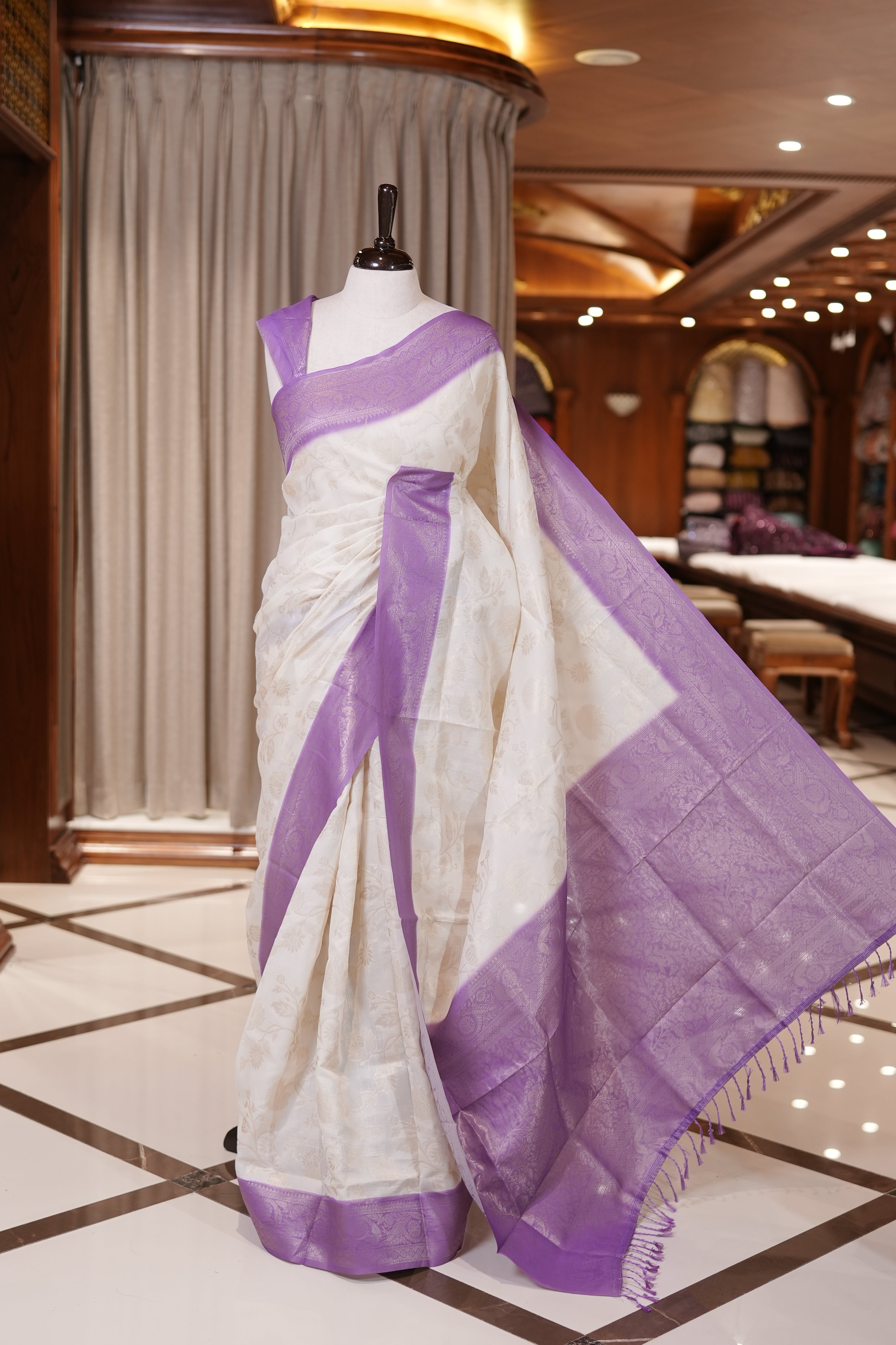 LAVENDER AND WHITE COLOUR SEMI KATHAN SILK SAREE WITH GOLD ZARI FLORAL KODI DESIGN ON BODY AND CONTRAST BORDER AND PALLU, PAIRED WITH MATCHING BLOUSE
