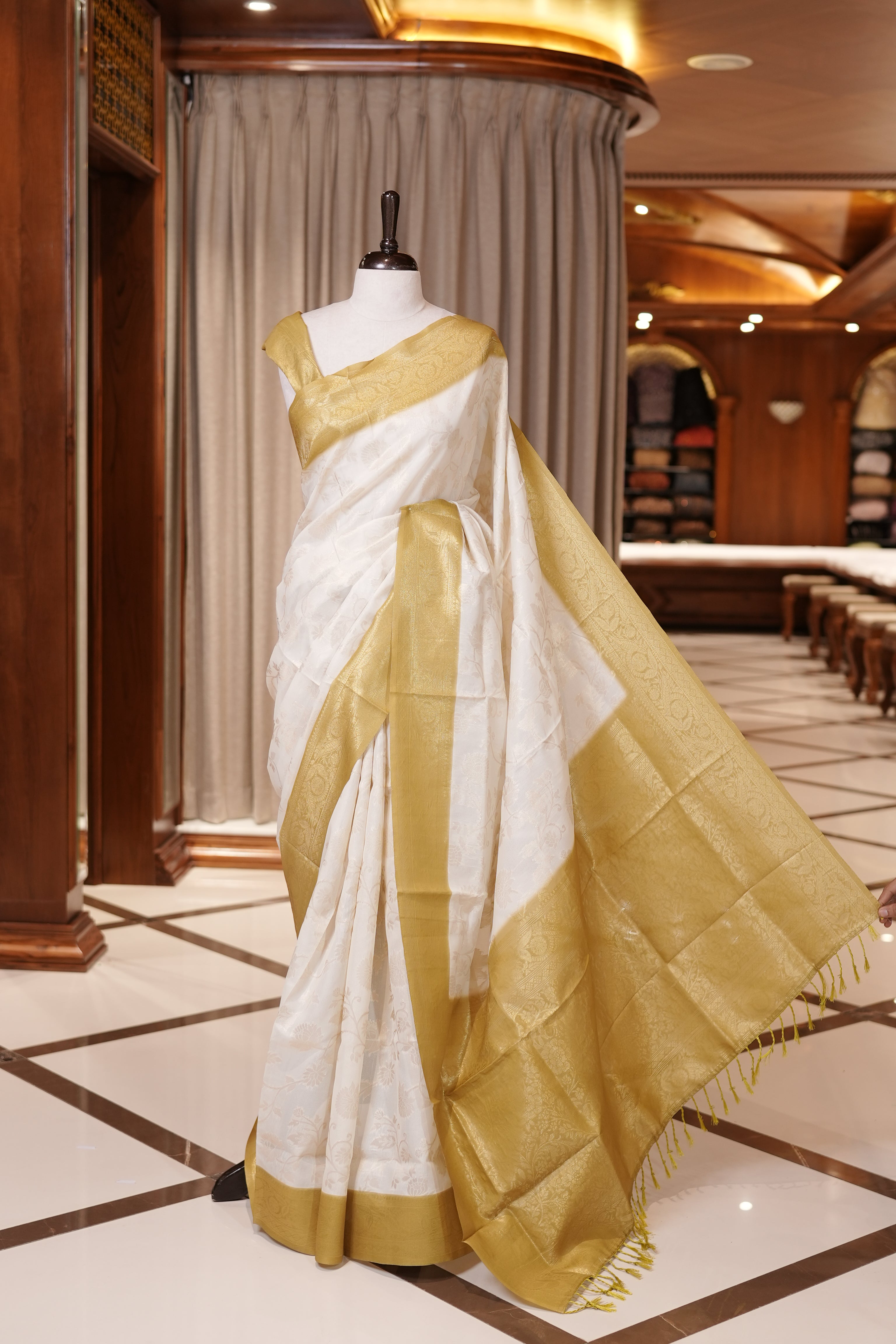 PISTA GREEN AND WHITE COLOUR SEMI KATHAN SILK SAREE WITH GOLD ZARI FLORAL KODI DESIGN ON BODY AND CONTRAST BORDER AND PALLU, PAIRED WITH MATCHING BLOUSE