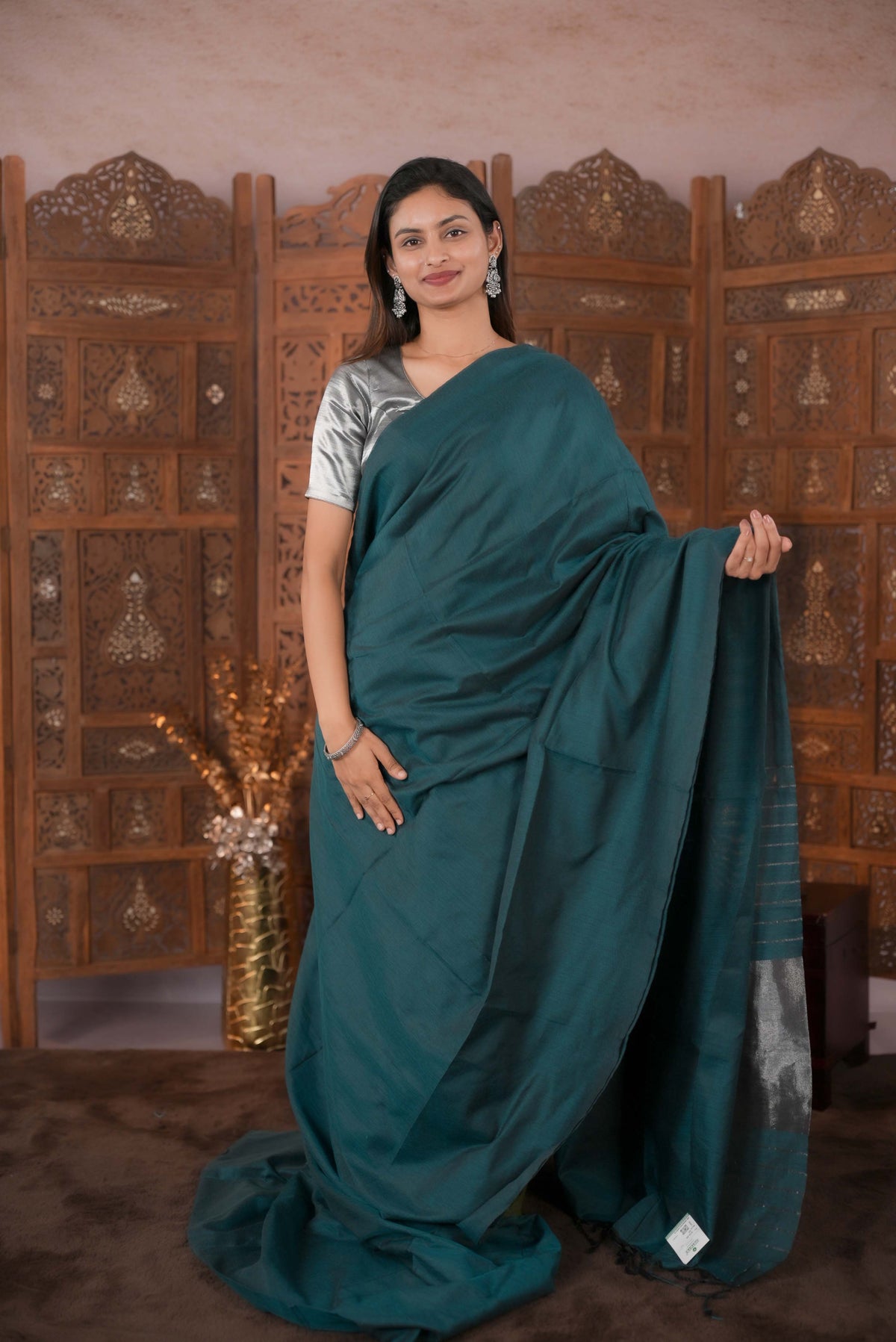 Bottle Green Colour Soft Cotton Saree featuring a plain body, complemented by a striped pallu with tissue detailing, paired with a matching blouse piece.